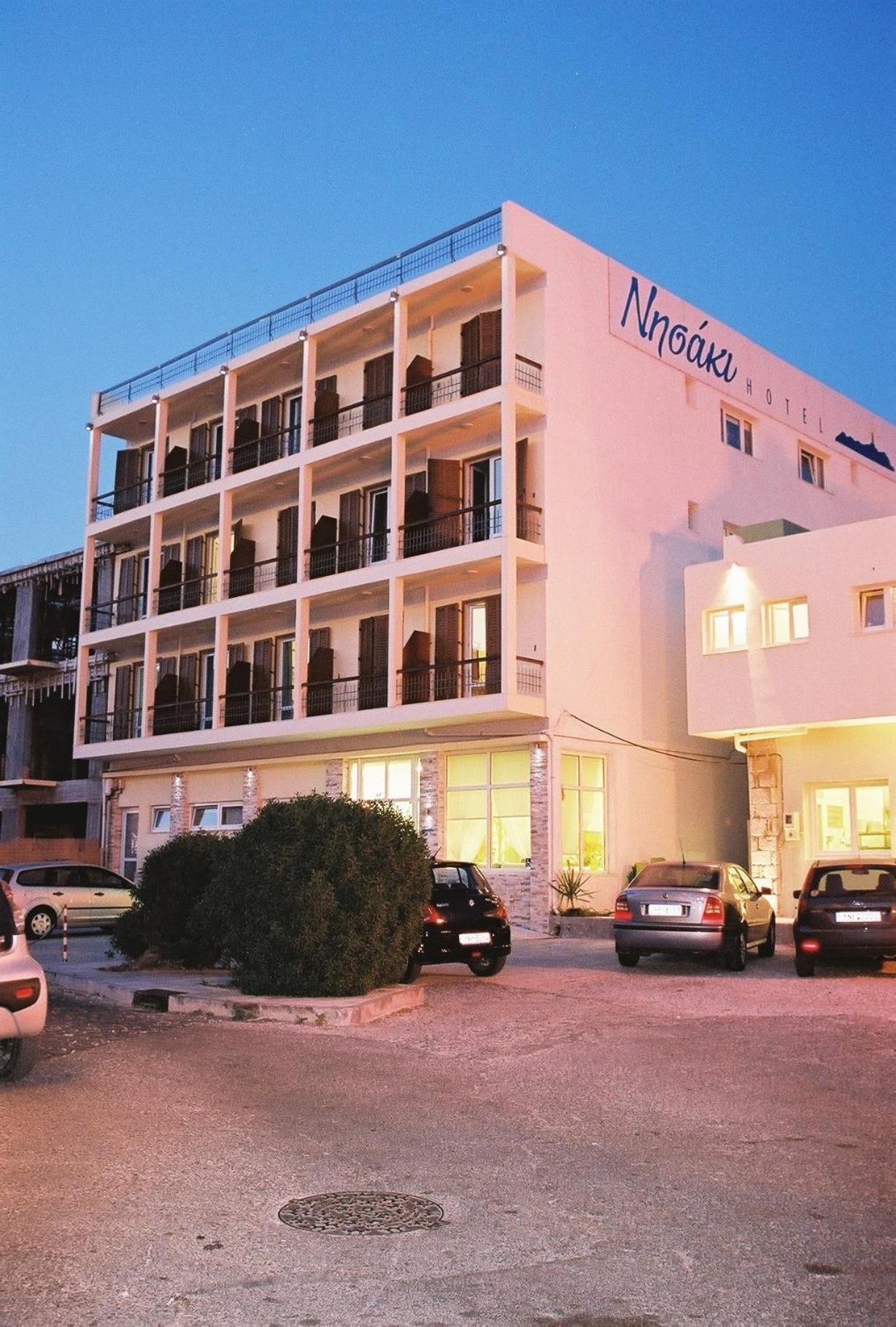 Nisaki Hotel & Elite Suites Ermoupoli Bagian luar foto