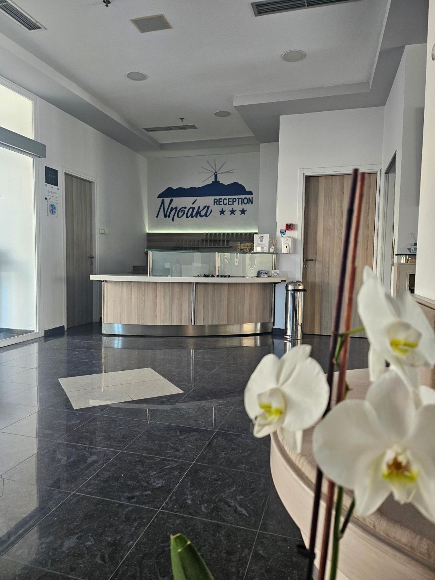 Nisaki Hotel & Elite Suites Ermoupoli Bagian luar foto