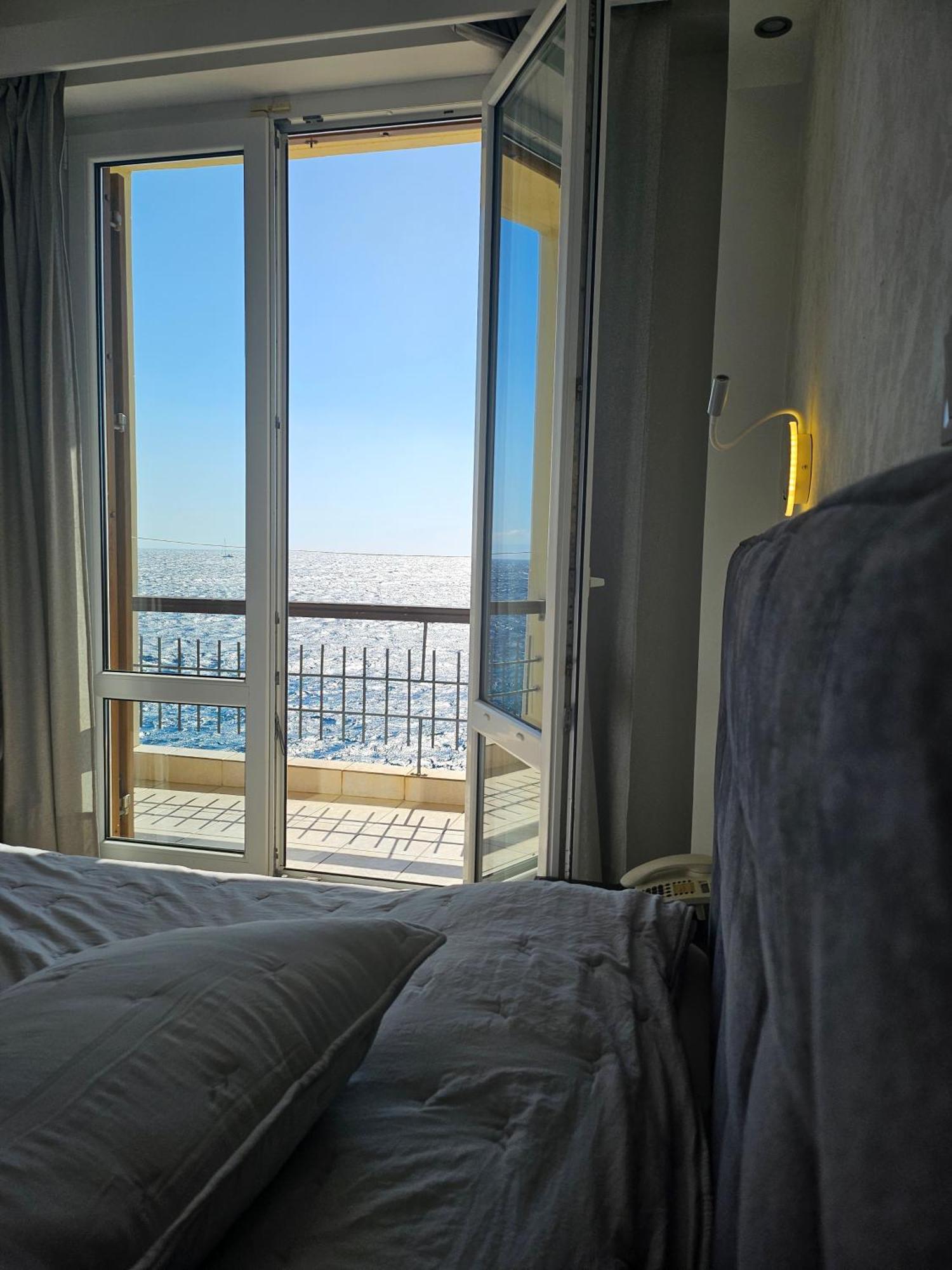 Nisaki Hotel & Elite Suites Ermoupoli Bagian luar foto